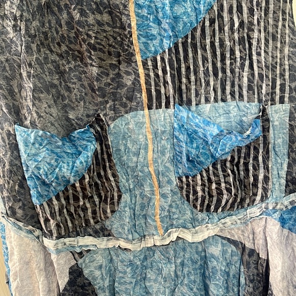 Top Ligne summer dress
Beautiful patterns and has pockets
Pull over - Picture 3 of 4